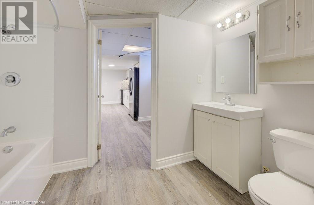 












582 CHAMBERLAIN Road

,
Burlington,




Ontario
L7L2V5

