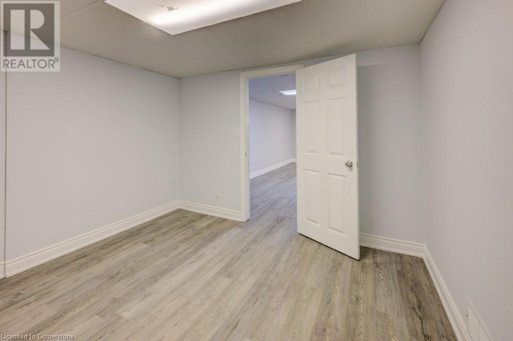 












582 CHAMBERLAIN Road

,
Burlington,




Ontario
L7L2V5

