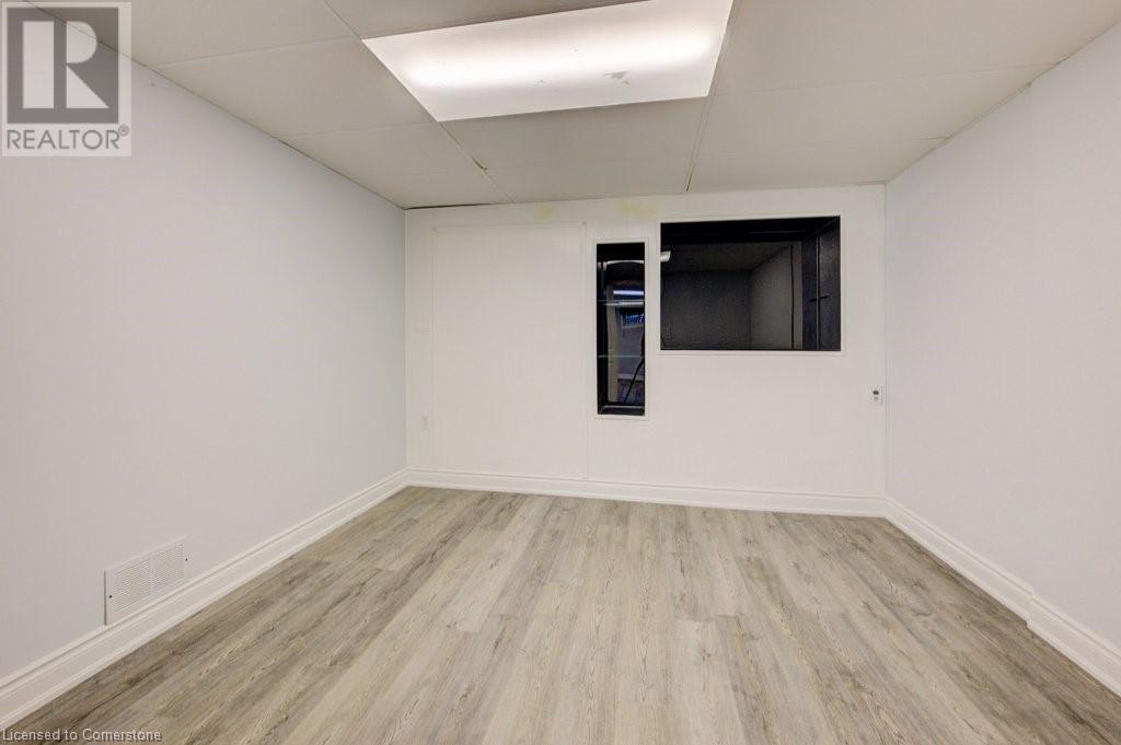 












582 CHAMBERLAIN Road

,
Burlington,




Ontario
L7L2V5

