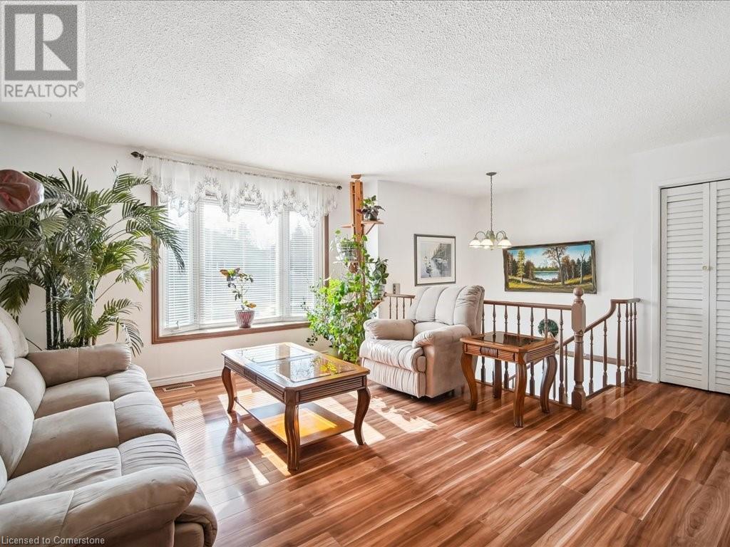 












935 DARYL Drive

,
Burlington,




Ontario
L7T4C1

