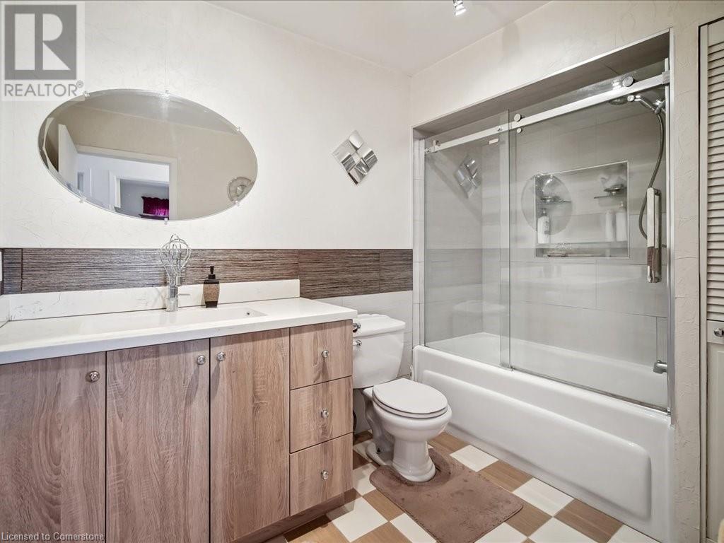 












935 DARYL Drive

,
Burlington,




Ontario
L7T4C1

