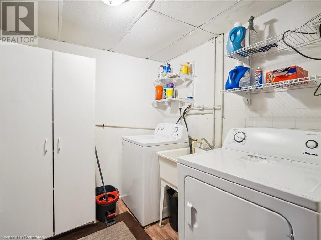 












935 DARYL Drive

,
Burlington,




Ontario
L7T4C1

