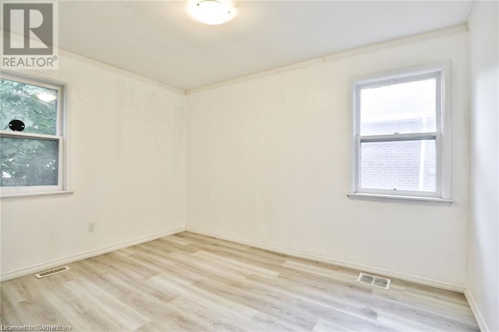 












35 WEST 3RD Street

,
Hamilton,




Ontario
L9C3J8

