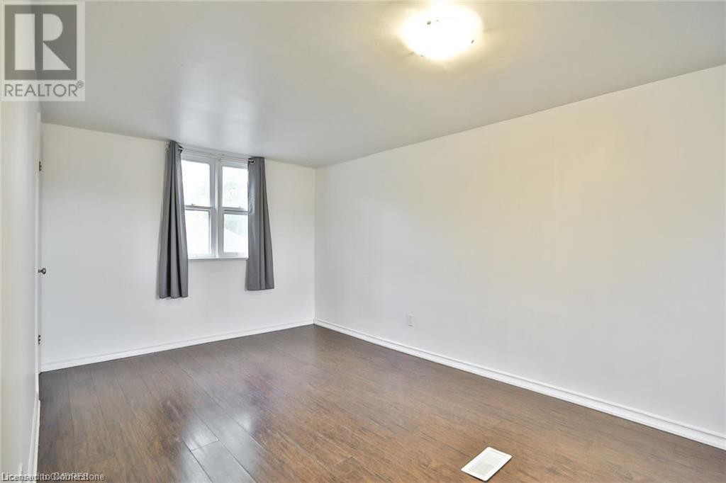 












35 WEST 3RD Street

,
Hamilton,




Ontario
L9C3J8

