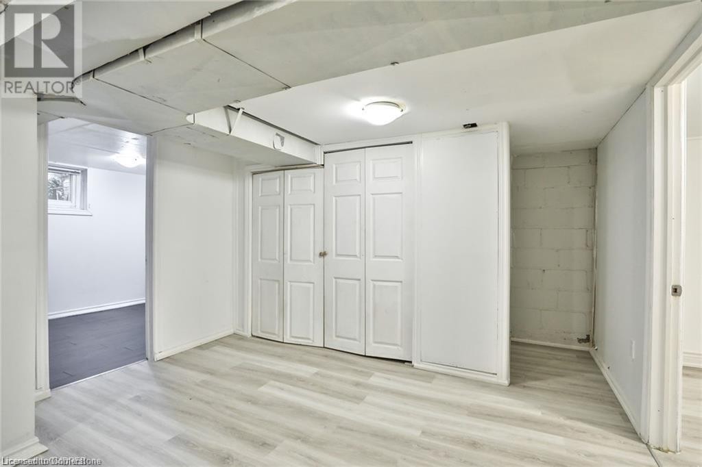 












35 WEST 3RD Street

,
Hamilton,




Ontario
L9C3J8

