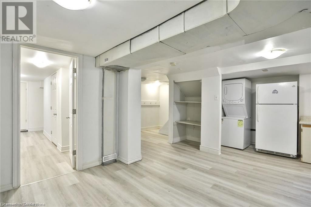 












35 WEST 3RD Street

,
Hamilton,




Ontario
L9C3J8

