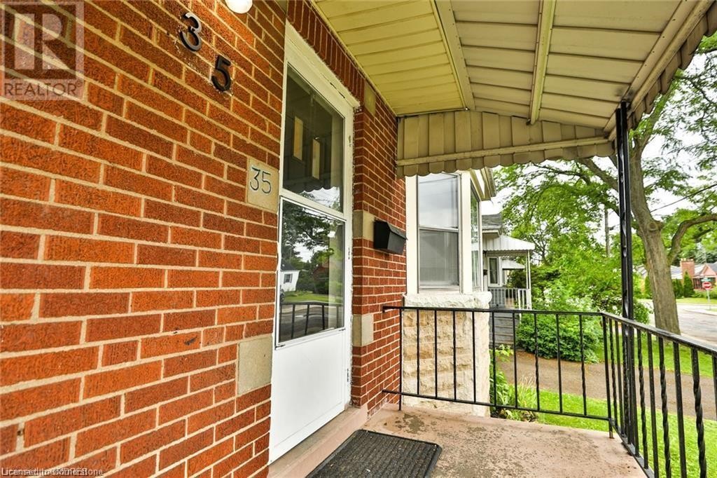 












35 WEST 3RD Street

,
Hamilton,




Ontario
L9C3J8

