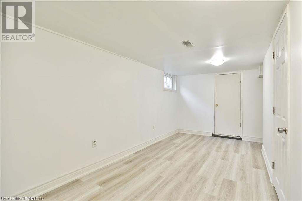 












35 WEST 3RD Street

,
Hamilton,




Ontario
L9C3J8

