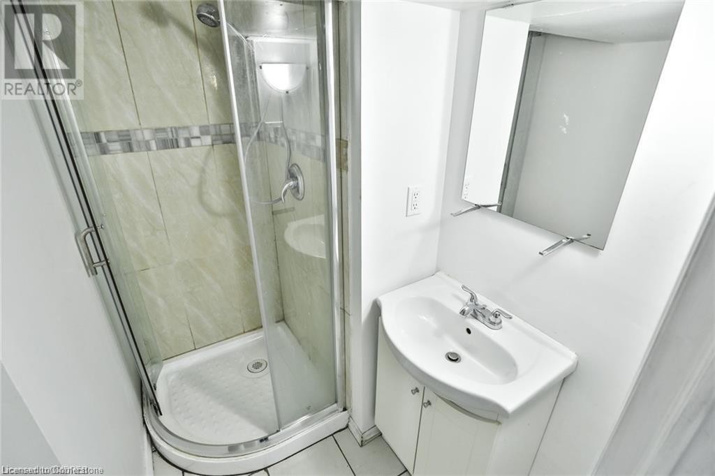 












35 WEST 3RD Street

,
Hamilton,




Ontario
L9C3J8

