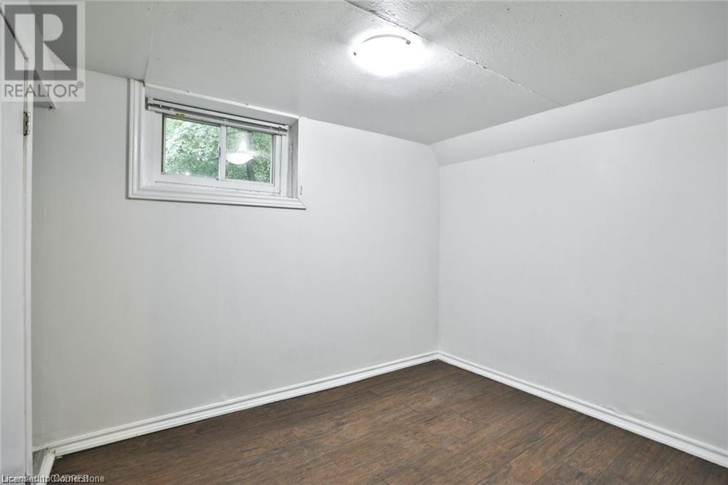 












35 WEST 3RD Street

,
Hamilton,




Ontario
L9C3J8

