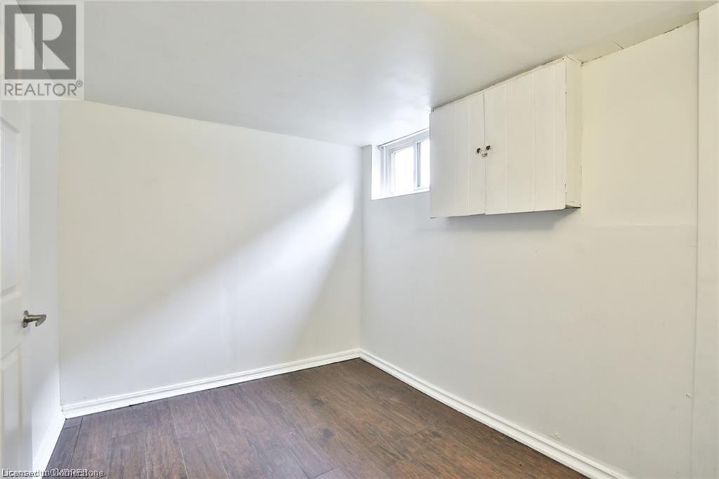 












35 WEST 3RD Street

,
Hamilton,




Ontario
L9C3J8

