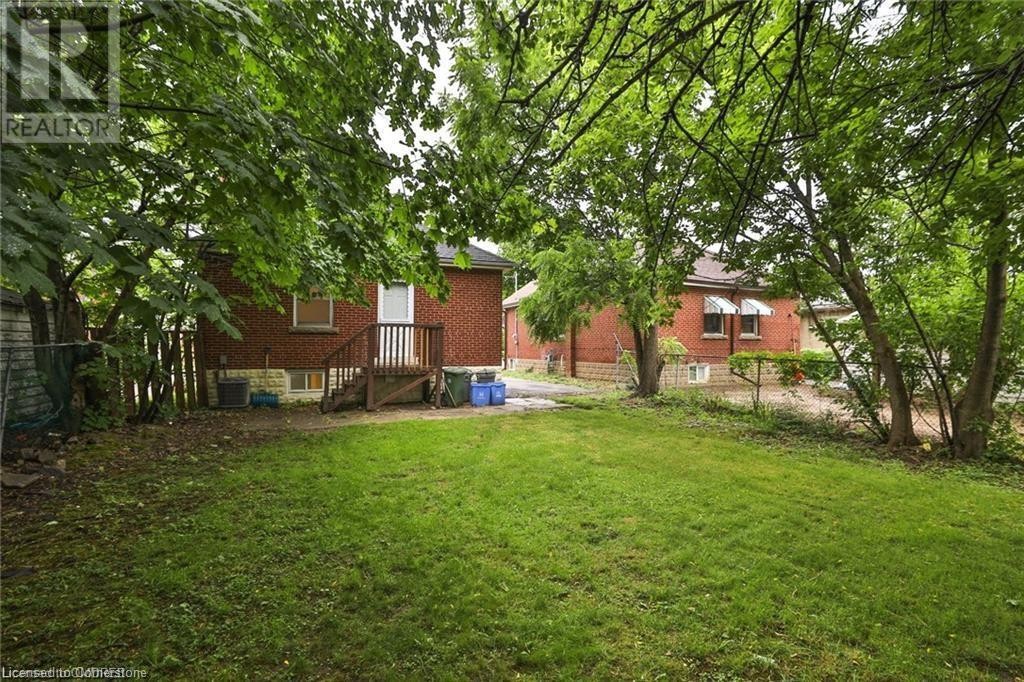 












35 WEST 3RD Street

,
Hamilton,




Ontario
L9C3J8

