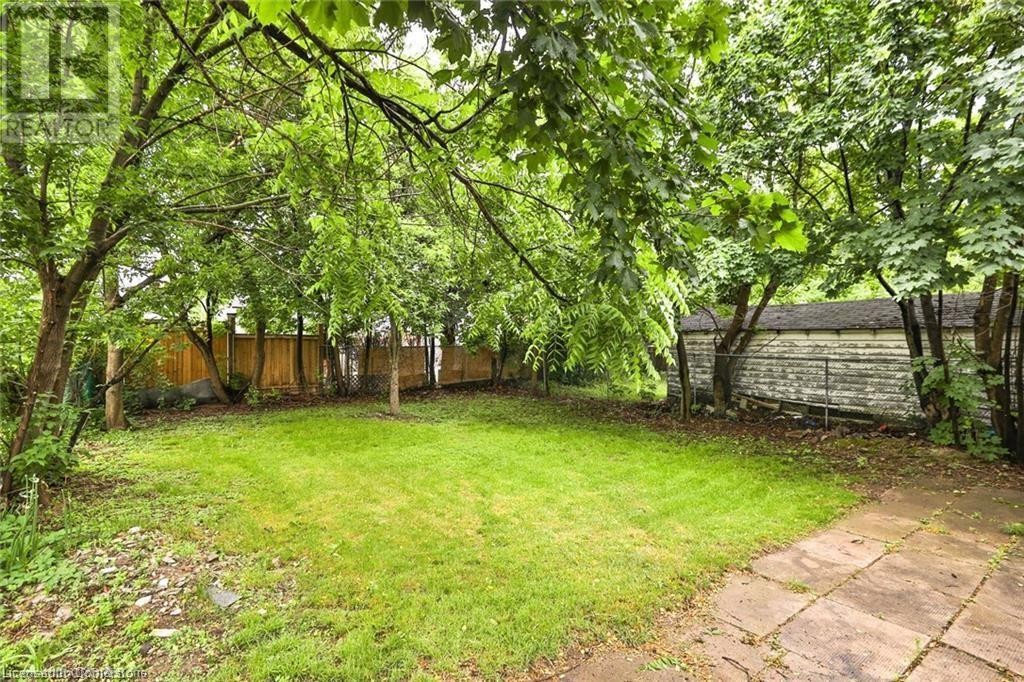 












35 WEST 3RD Street

,
Hamilton,




Ontario
L9C3J8

