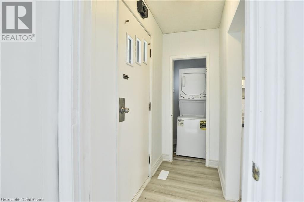 












35 WEST 3RD Street

,
Hamilton,




Ontario
L9C3J8

