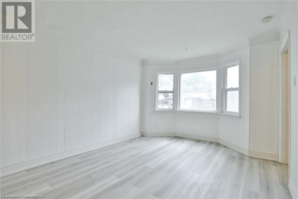 












35 WEST 3RD Street

,
Hamilton,




Ontario
L9C3J8

