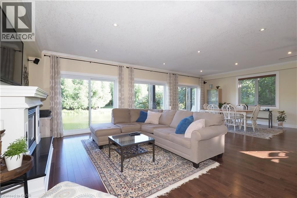 












530 ST ANDREW Street E

,
Fergus,




Ontario
N1M1R6

