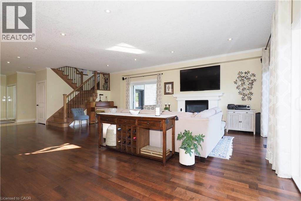 












530 ST ANDREW Street E

,
Fergus,




Ontario
N1M1R6

