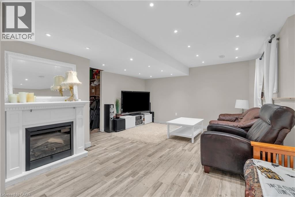 












75 CHASE Crescent

,
Cambridge,




Ontario
N3C0B3

