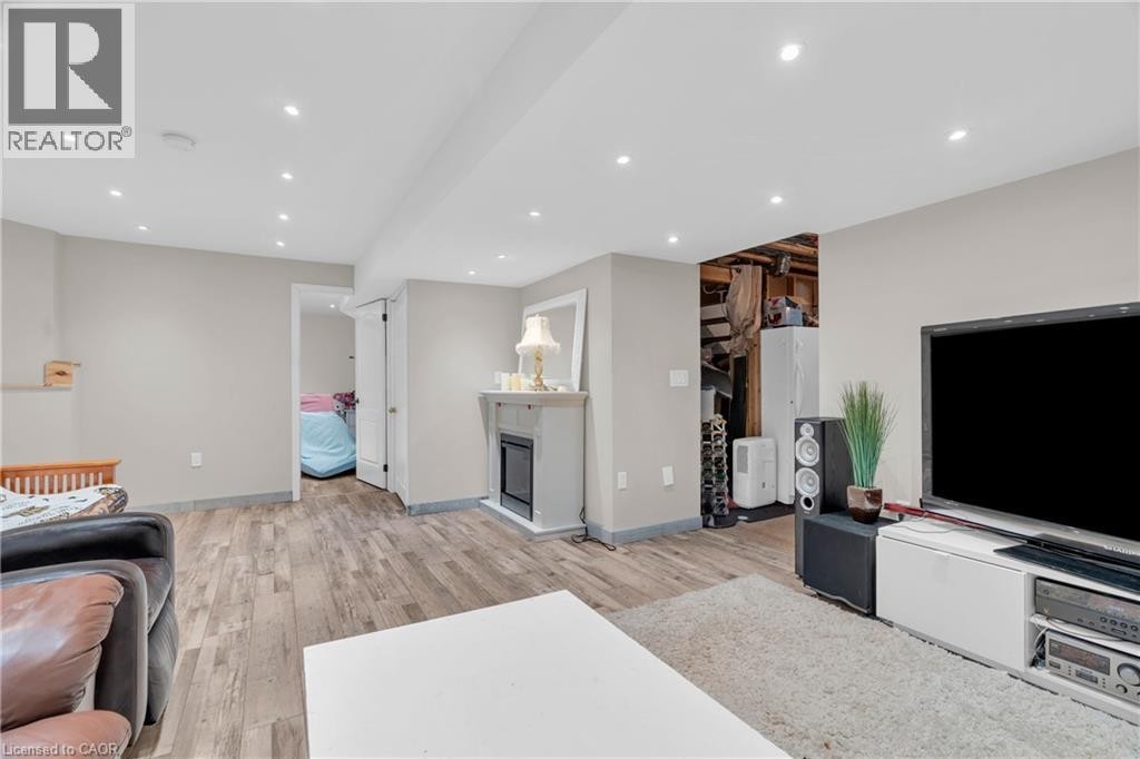 












75 CHASE Crescent

,
Cambridge,




Ontario
N3C0B3


