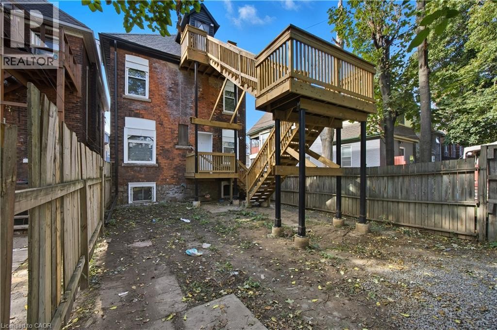 












30 STIRTON Street Unit# 3

,
Hamilton,




Ontario
L8L6E8


