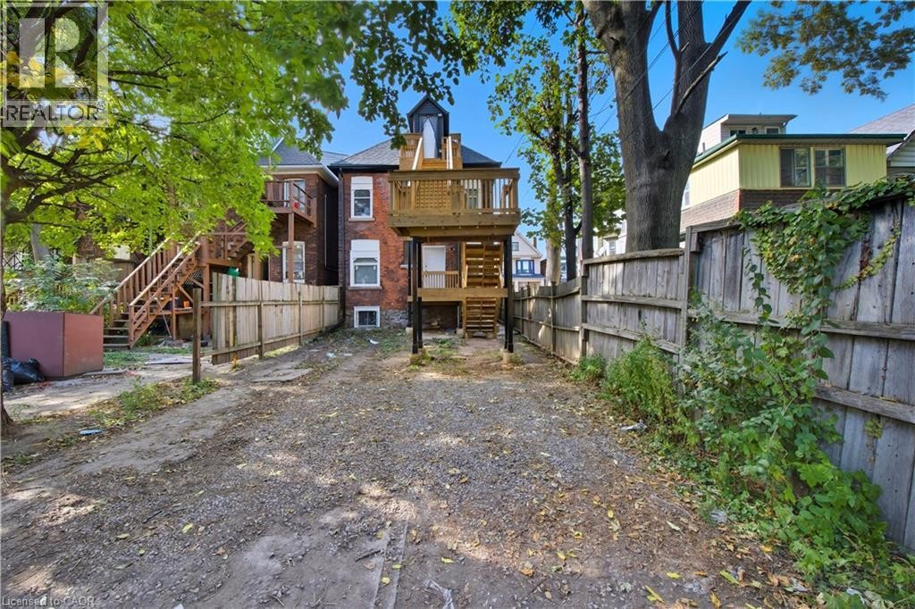 












30 STIRTON Street Unit# 3

,
Hamilton,




Ontario
L8L6E8

