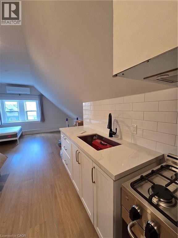 












30 STIRTON Street Unit# 3

,
Hamilton,




Ontario
L8L6E8

