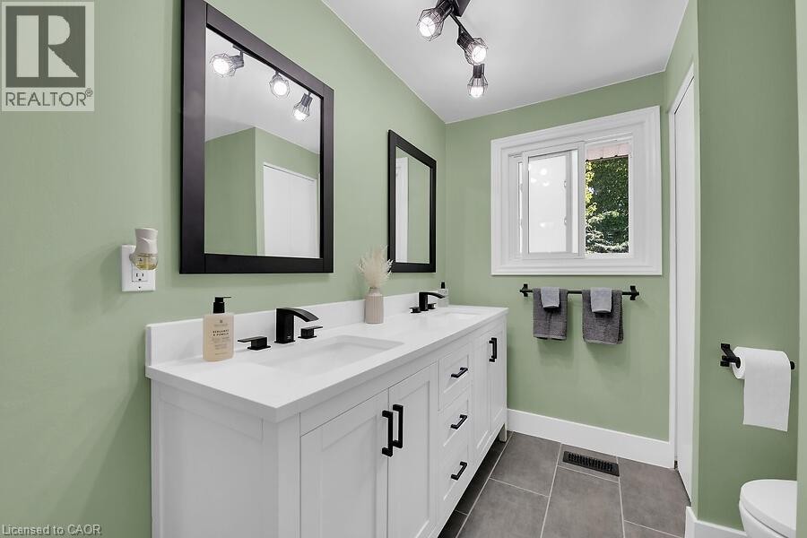 












795 PORT MAITLAND Road

,
Dunnville,




Ontario
N1A2W6

