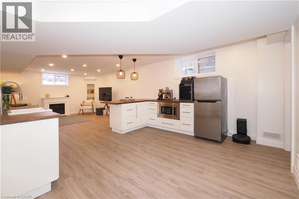 












604 PINERY Trail

,
Waterloo,




Ontario
N2V2Y6

