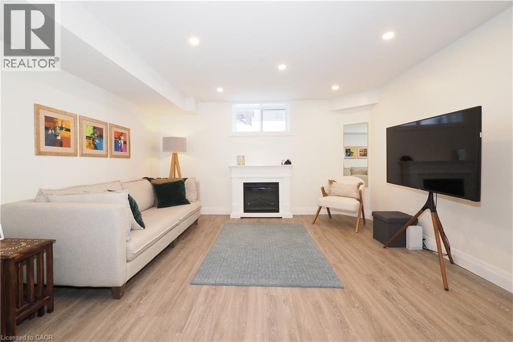 












604 PINERY Trail

,
Waterloo,




Ontario
N2V2Y6

