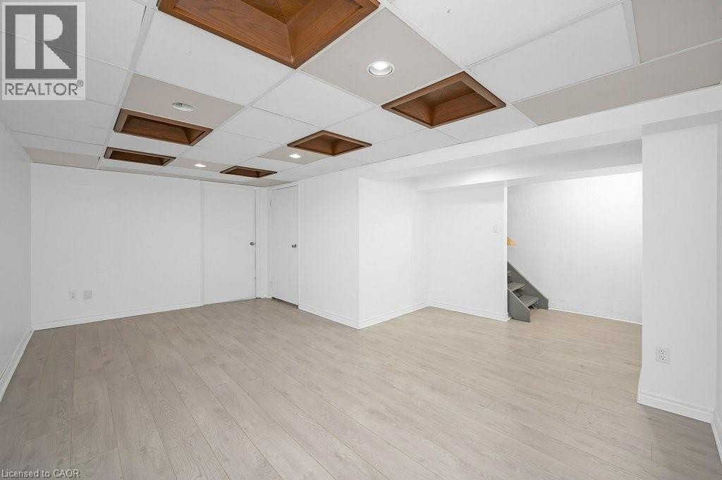 












5193 BANTING Court

,
Burlington,




Ontario
L7L2Z4

