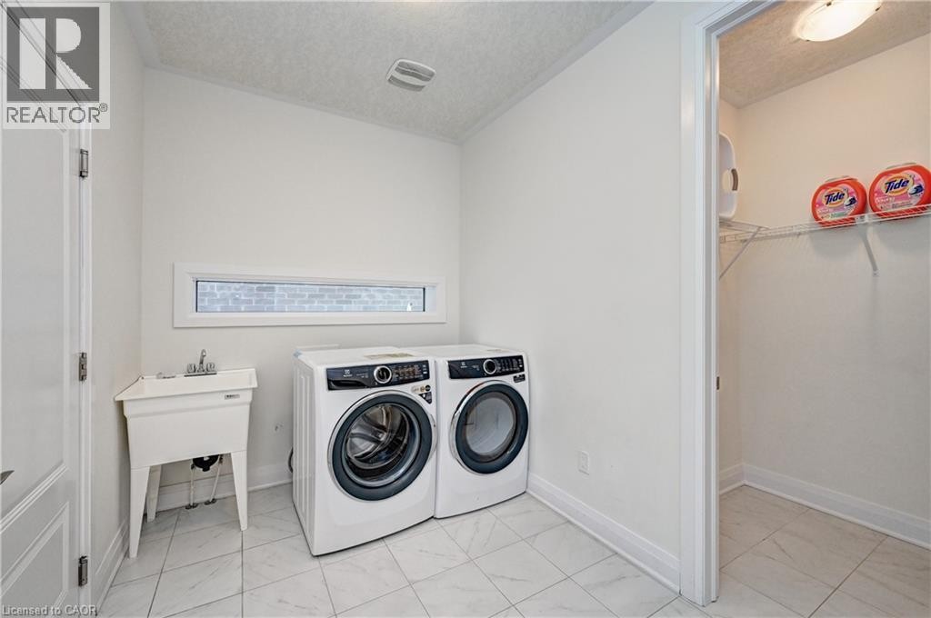 












520 NATHALIE Crescent

,
Kitchener,




Ontario
N2E0H8

