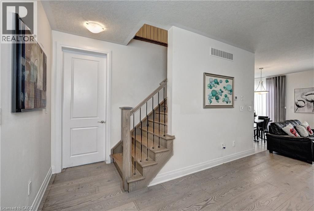 












520 NATHALIE Crescent

,
Kitchener,




Ontario
N2E0H8

