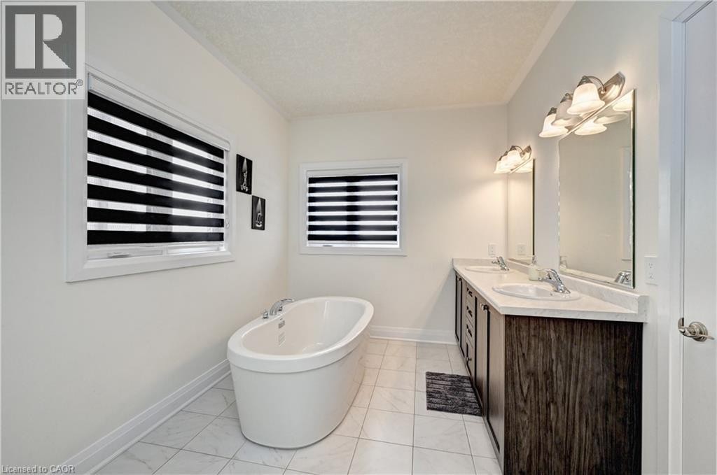 












520 NATHALIE Crescent

,
Kitchener,




Ontario
N2E0H8

