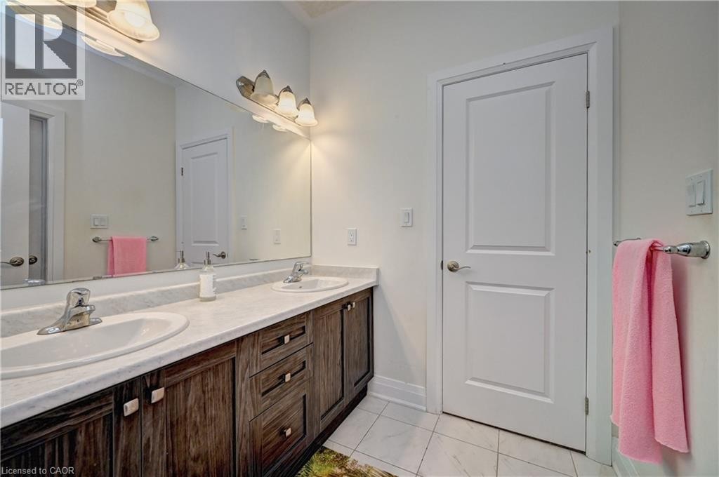 












520 NATHALIE Crescent

,
Kitchener,




Ontario
N2E0H8

