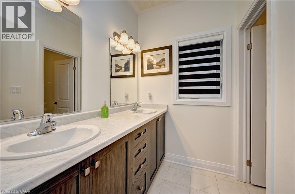 












520 NATHALIE Crescent

,
Kitchener,




Ontario
N2E0H8

