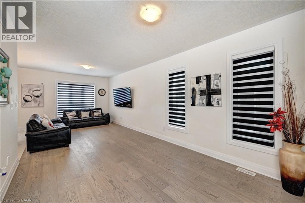 












520 NATHALIE Crescent

,
Kitchener,




Ontario
N2E0H8

