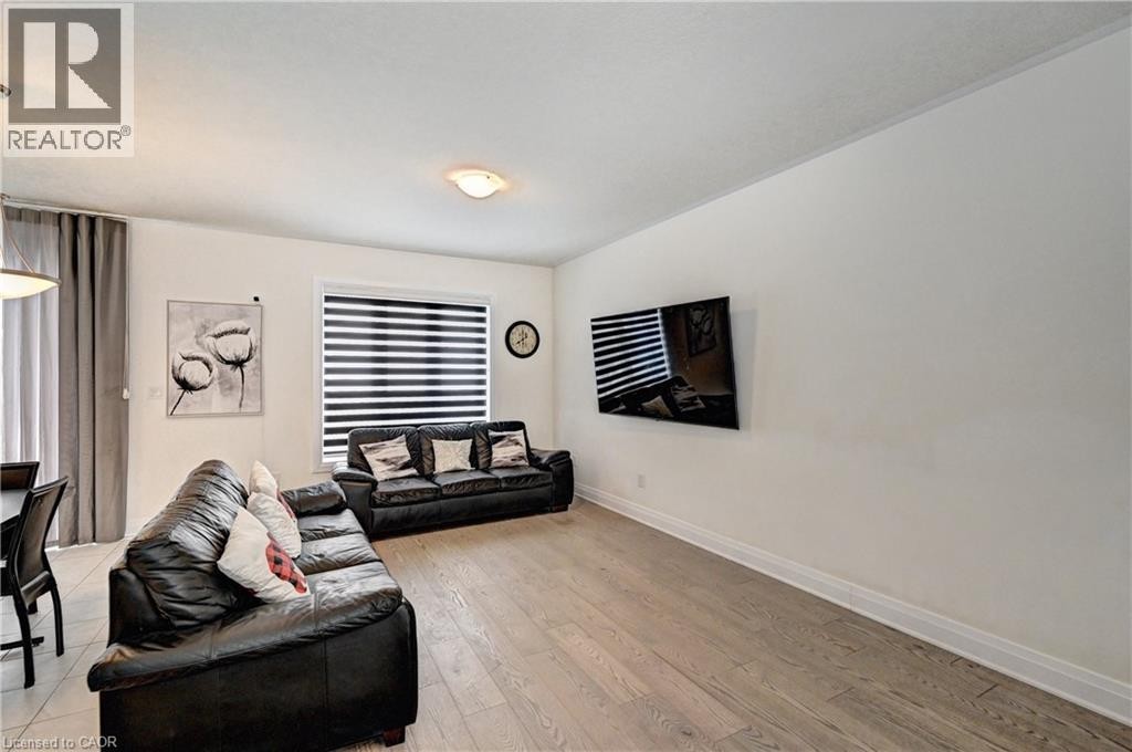 












520 NATHALIE Crescent

,
Kitchener,




Ontario
N2E0H8

