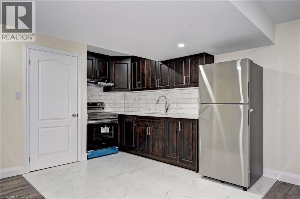 












43 APPLE Drive Unit# BASEMENT UNIT

,
Cambridge,




Ontario
N3C0E7

