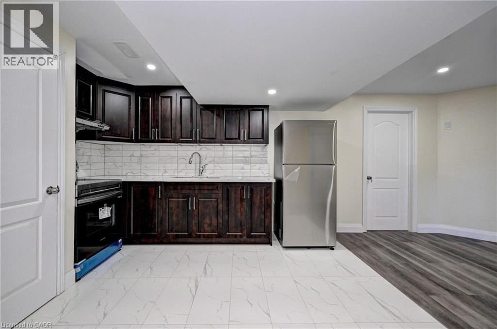 












43 APPLE Drive Unit# BASEMENT UNIT

,
Cambridge,




Ontario
N3C0E7

