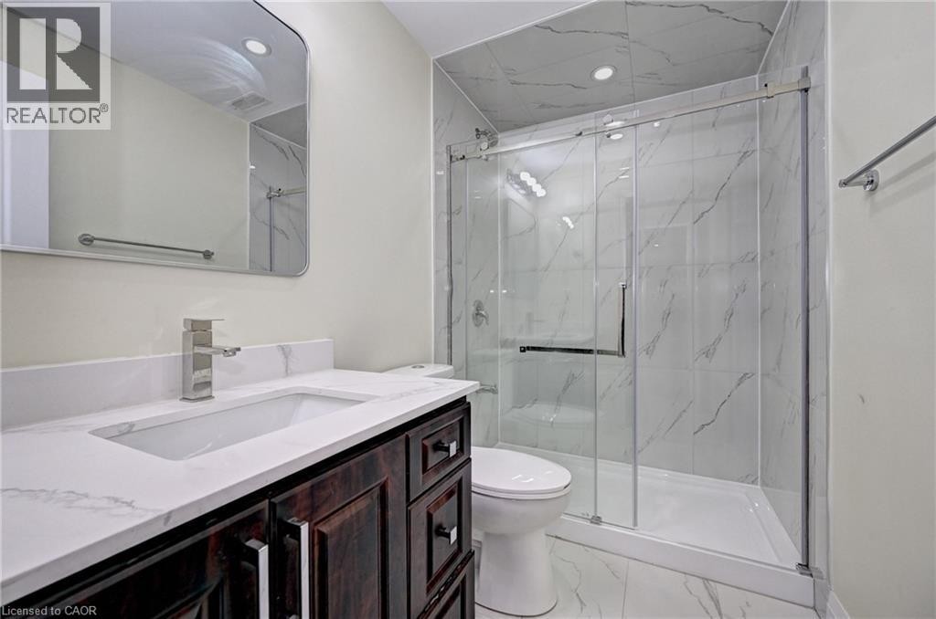 












43 APPLE Drive Unit# BASEMENT UNIT

,
Cambridge,




Ontario
N3C0E7

