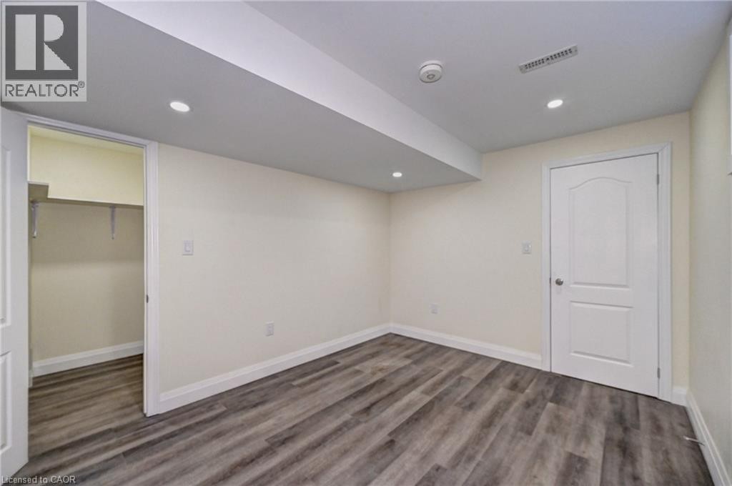 












43 APPLE Drive Unit# BASEMENT UNIT

,
Cambridge,




Ontario
N3C0E7

