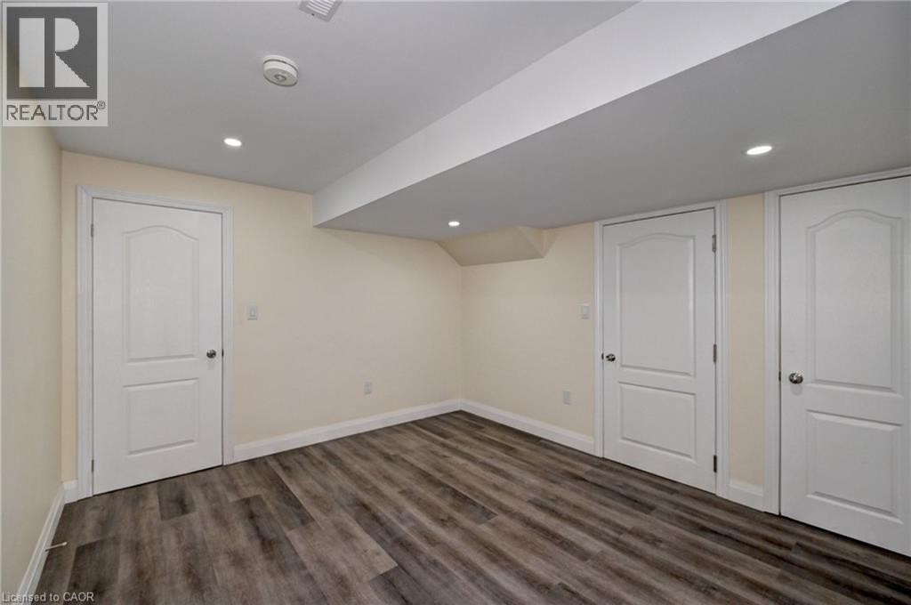 












43 APPLE Drive Unit# BASEMENT UNIT

,
Cambridge,




Ontario
N3C0E7

