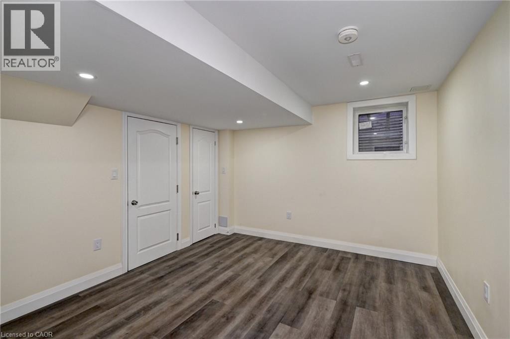 












43 APPLE Drive Unit# BASEMENT UNIT

,
Cambridge,




Ontario
N3C0E7

