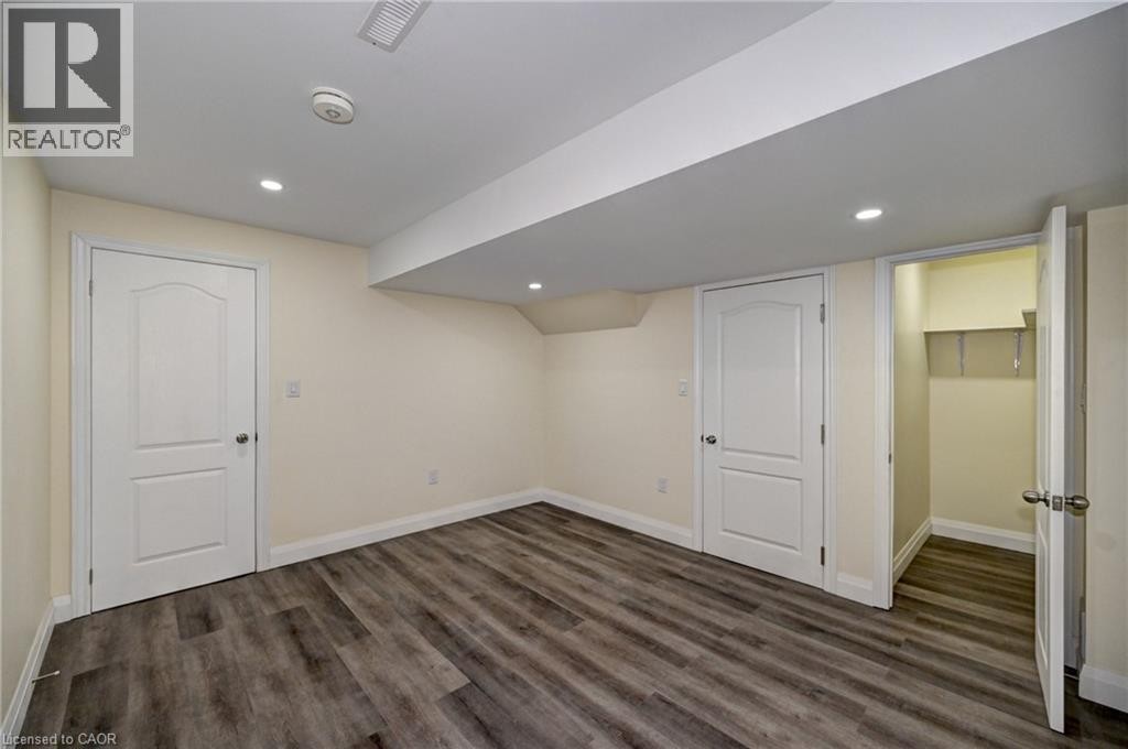 












43 APPLE Drive Unit# BASEMENT UNIT

,
Cambridge,




Ontario
N3C0E7


