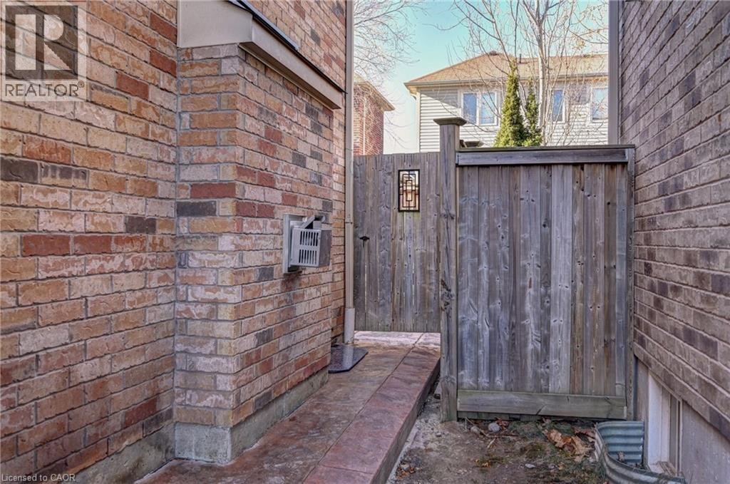 












43 APPLE Drive Unit# BASEMENT UNIT

,
Cambridge,




Ontario
N3C0E7


