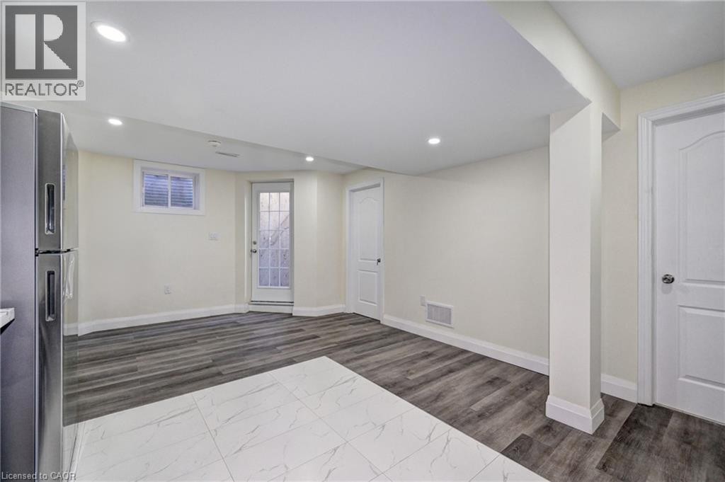 












43 APPLE Drive Unit# BASEMENT UNIT

,
Cambridge,




Ontario
N3C0E7

