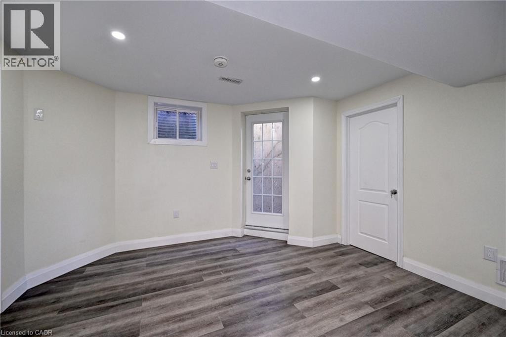 












43 APPLE Drive Unit# BASEMENT UNIT

,
Cambridge,




Ontario
N3C0E7

