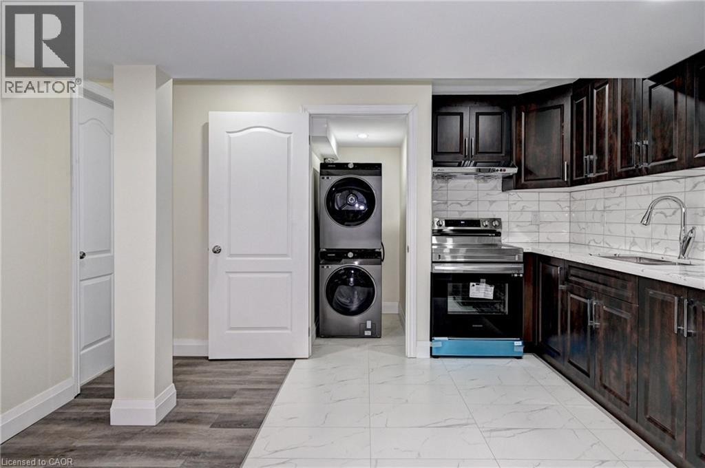 












43 APPLE Drive Unit# BASEMENT UNIT

,
Cambridge,




Ontario
N3C0E7

