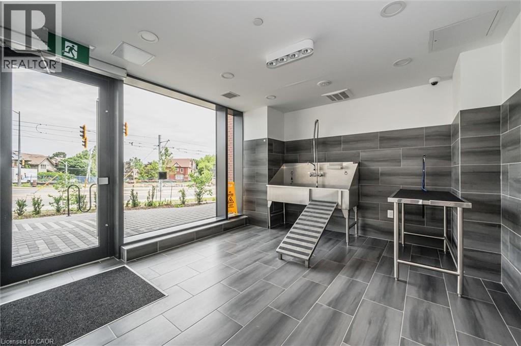 












5 WELLINGTON Street S Unit# 1604

,
Kitchener,




Ontario
N2G0E3

