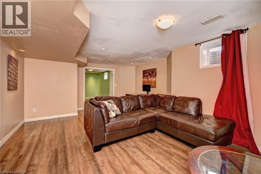 












48 OSGOODE Street

,
Cambridge,




Ontario
N3C0E8

